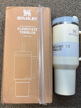 Stanley Quencher H2.0 FlowState Tumbler - Cream & Light Blue